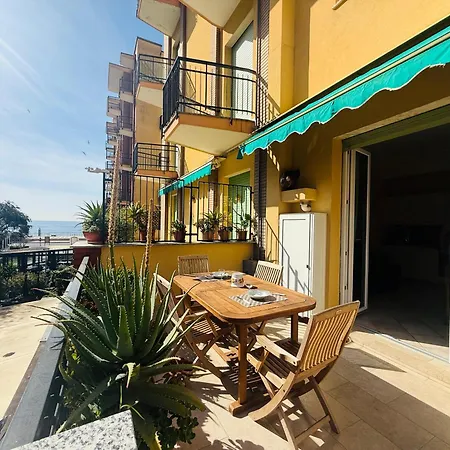 شقة Terrazza Roma Vista Mare Nel Cuore Di Marina dʼAndora